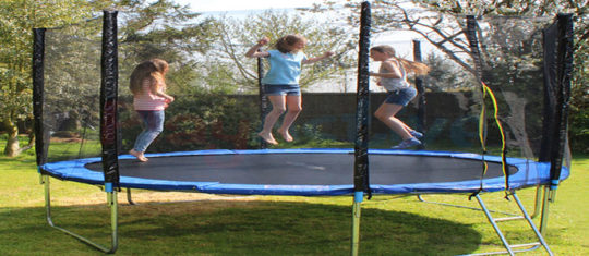 Comment arriver à choisir parmi les divers modèles de trampoline proposés sur le marché ? Les critères à prendre en considération pour faciliter votre choix.